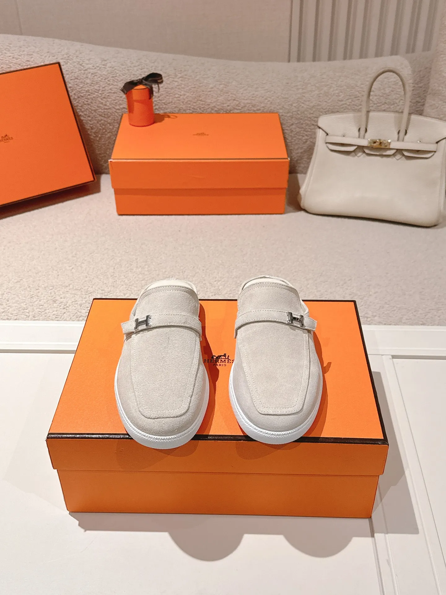 Men's men's shoes 💰560💰 Hermes 25ss new autumn and winter loafers, British retro design, classic and durable! Original reverse mold last, the ultimate 1:1 shape. Fabric: Cow suede/calfskin Lining: Imported sheepskin lining Outsole: Open-molded rubber sole Size: 35-45